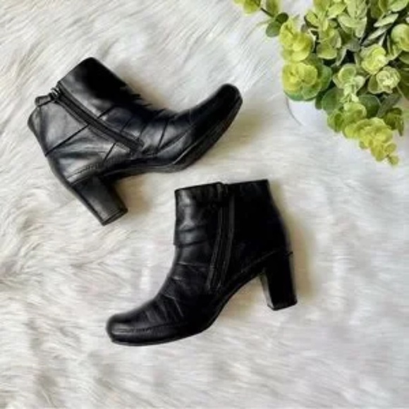 Clarks Artisan Mika Beth Ruched Black Leather Ankle Boots Size 7 - Picture 3 of 14